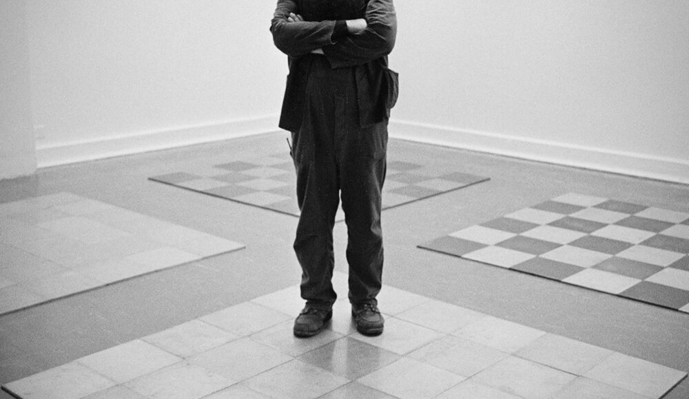 Carl Andre, 88, Austerely Minimalist Sculptor, Is Dead - The New York Times