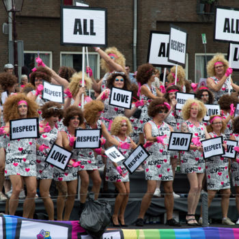 Fotografie getiteld "Pride Amsterdam #13" door Henk Adriani, Origineel Kunstwerk, Digitale fotografie