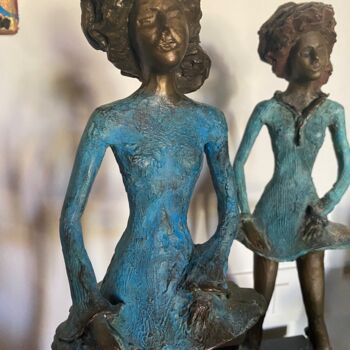 Sculptuur getiteld "ragazza con stivali" door Albertini, Origineel Kunstwerk, Bronzen