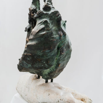 Sculptuur getiteld "Nageant sur la fleu…" door Aleksandra Kann-Bogomilska, Origineel Kunstwerk, Bronzen