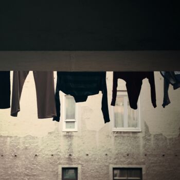 Fotografia intitulada "Drying clothes" por Alen Gurovic, Obras de arte originais, Fotografia Não Manipulada