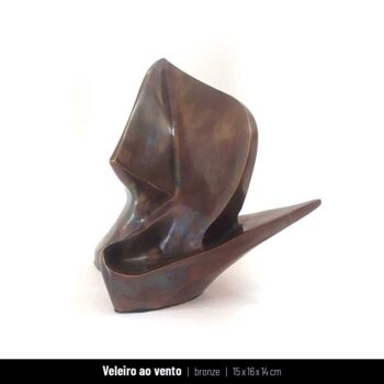 Sculptuur getiteld "Veleiro ao vento" door Anamaria Vieira, Origineel Kunstwerk, Bronzen