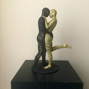 Sculptuur getiteld "PASSION (black gold)" door Andrea Giorgi, Origineel Kunstwerk, Plastic
