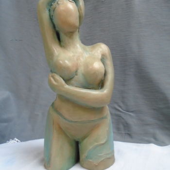 Скульптура под названием "Femme buste dite ca…" - Marie Ruiz, Подлинное произведение искусства, Терракота