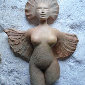Rzeźba zatytułowany „"Femme ange", terre…” autorstwa Marie Ruiz, Oryginalna praca, Ceramika