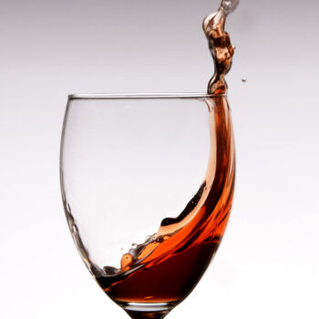 Fotografía titulada "a glass of wine" por Arkadiusz Gepchard, Obra de arte original, Fotografía digital