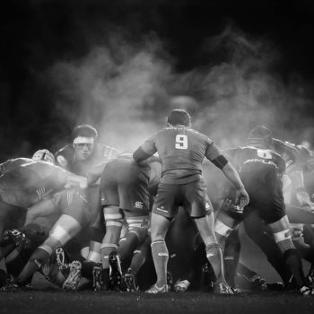 Fotografie getiteld "Rugby Scrum 2" door Art Photos, Origineel Kunstwerk, Digitale fotografie