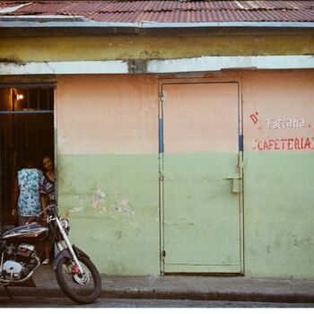 Photographie intitulée "Puerto Plata 2" par Audrey Dora, Œuvre d'art originale, Photographie argentique