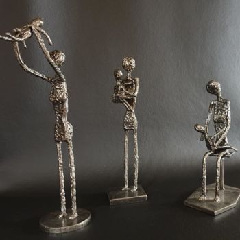 Escultura titulada "La mère et l'enfant…" por Sandrine Plumard, Obra de arte original, Metales