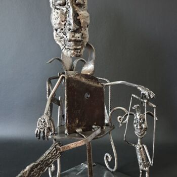 Escultura titulada "Un fou à la place d…" por Sandrine Plumard, Obra de arte original, Metales