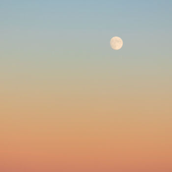 Photographie intitulée "Crépuscule lunaire…" par Bastien Galiana, Œuvre d'art originale, Photographie numérique