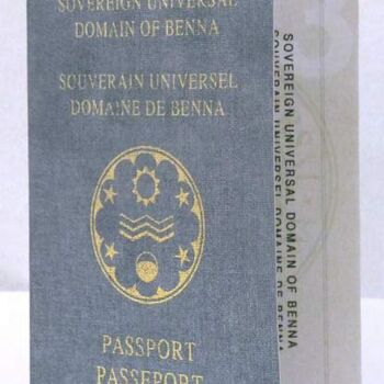 Druckgrafik mit dem Titel "passport / passeport" von Benna G. Maris, Original-Kunstwerk, Digitaldruck