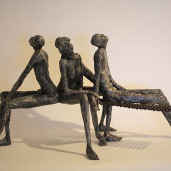 Sculpture intitulée "ça ne va pas tomber…" par Betty Hanns, Œuvre d'art originale, Papier mâché