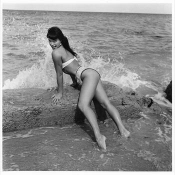Фотография под названием "Floride – 1955 #31" - Betty Page - Bunny Yeager, Подлинное произведение искусства, Не манипулируем…