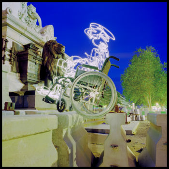 Photographie intitulée "Handicap Equilibre" par Bruno Mesrine, Œuvre d'art originale, Light Painting