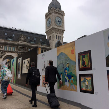 Fotografie getiteld "Mai-Thu à Paris" door Camille R., Origineel Kunstwerk, Niet gemanipuleerde fotografie