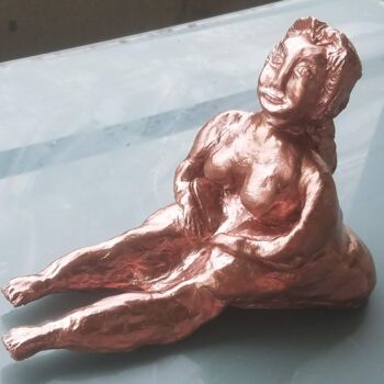 Sculpture titled "Sitzende Frau" by Carmen Coduri, Original Artwork, Ceramics