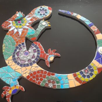 Sculpture titled "Le lézard" by Cassio-Galet, Original Artwork, Mosaic Mounted on Wood Panel