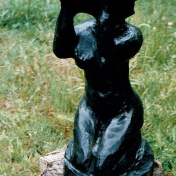 Sculpture intitulée "Figurine à genoux" par Chris Le Guen Drianne, Œuvre d'art originale, Bois
