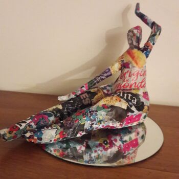 Sculpture titled "LOLITA" by Christiane Guerry, Original Artwork, Paper