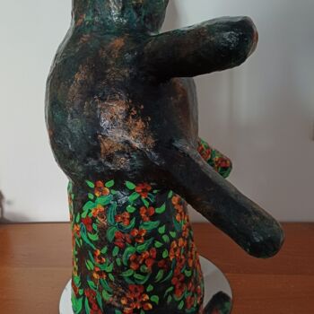 Скульптура под названием "CHAT FLEURI" - Christiane Guerry, Подлинное произведение искусства, Папье-маше