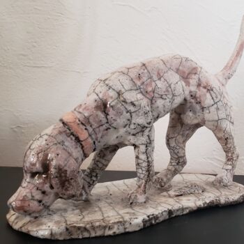 Escultura titulada "Chien de chasse raku" por Christine Maratray, Obra de arte original, Terracota