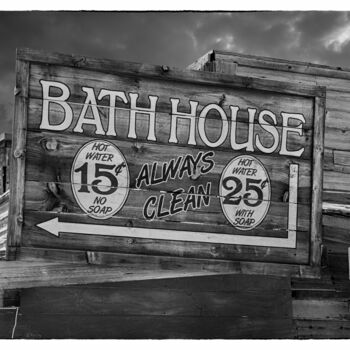 Photographie intitulée "Bath-house sign at…" par Christopher L Smith, Œuvre d'art originale, Photographie numérique
