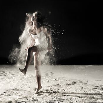 제목이 "Dancer: Flora #1"인 사진 Cody Choi로, 원작, 디지털