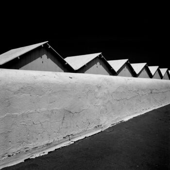Photographie intitulée "Cabines de mer 01" par Daniel Sohier, Œuvre d'art originale, Photographie argentique Monté sur Alumi…