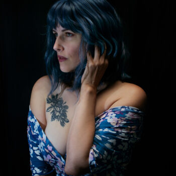 Photographie intitulée "Lady in Blue 2" par Danielle Yvonne, Œuvre d'art originale, Photographie numérique