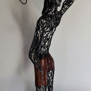 Escultura titulada "Des racines à la ci…" por David Nativel, Obra de arte original, Metales