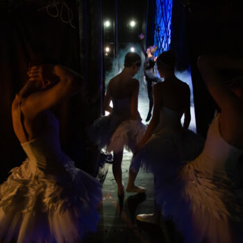 Fotografia intitolato "A group of ballerin…" da Dmitrii Kiselev, Opera d'arte originale, Fotografia digitale
