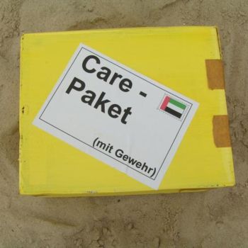 Malerei mit dem Titel "Care Paket mit Gewe…" von Annamalt & Edward Naujok, Original-Kunstwerk