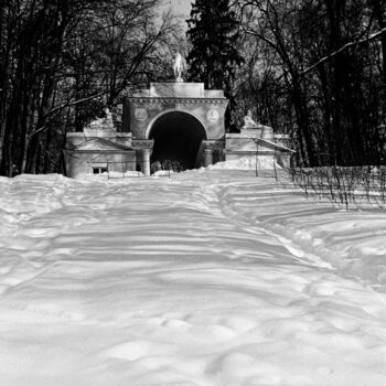 Fotografia intitolato "Screaming arch" da Ekaterina Kastalskaya, Opera d'arte originale, fotografia a pellicola