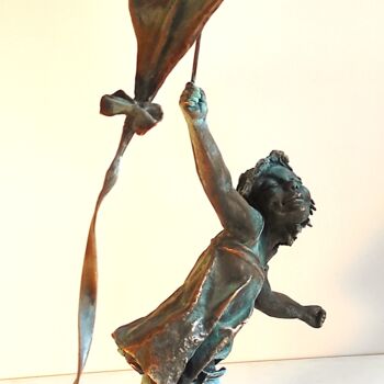 Skulptur mit dem Titel ""Kite Runner"" von Elena Kraft, Original-Kunstwerk, Bronze