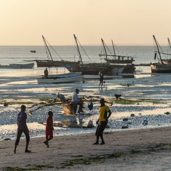 Fotografía titulada "football à Zanzibar…" por Elisabeth Laplante, Obra de arte original, Fotografía digital