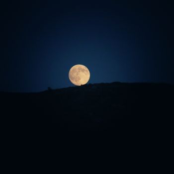 Photographie intitulée "Moon" par Elzem, Œuvre d'art originale, Photographie numérique