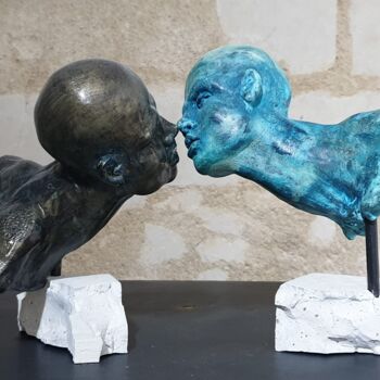 Sculpture titled "Le Baiser de Zéphyr…" by Eva Czaplicki, Original Artwork, Plaster