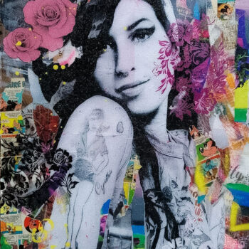 Collages getiteld "Amy" door Fabrice Hubert, Origineel Kunstwerk, Collages Gemonteerd op Frame voor houten brancard