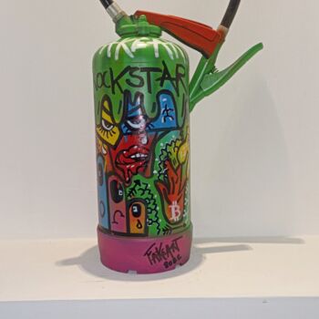 Sculpture titled "STREET FIRE ©" by Fakeart, Original Artwork, Spray paint