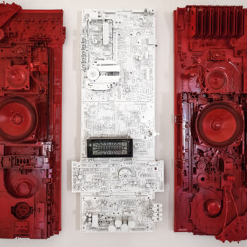Escultura intitulada "White Noise Red Sil…" por Fanni Zsofia David, Obras de arte originais, Metais Montado em Armação em ma…