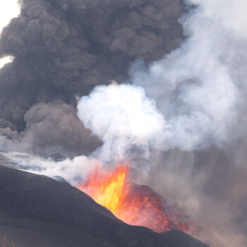 Photographie intitulée "Volcano" par Fernando David Amador De Paz, Œuvre d'art originale, Photographie numérique