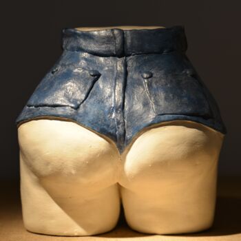 Sculptuur getiteld "Un peu court miss" door Florence Schwartz, Origineel Kunstwerk, Terra cotta