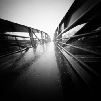 Fotografia intitulada "passerelle" por Frédéric Duchesnay, Obras de arte originais, Fotografia de filme