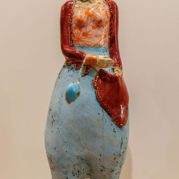 Sculptuur getiteld "Gaelle With Tea Pot" door Gaby Pühmeyer, Origineel Kunstwerk, Terra cotta