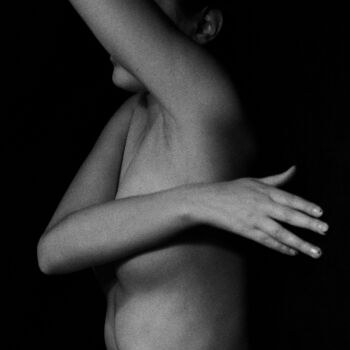 Fotografia zatytułowany „Her hands” autorstwa Gelu Stanculescu, Oryginalna praca, Fotografia filmowa