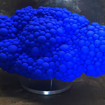 Escultura titulada "Nuage blue bubbles" por George K, Obra de arte original, Terracota