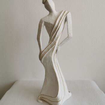 Sculpture titled "Queen of the Red Ca…" by Grazia Compagnino, Original Artwork, Clay