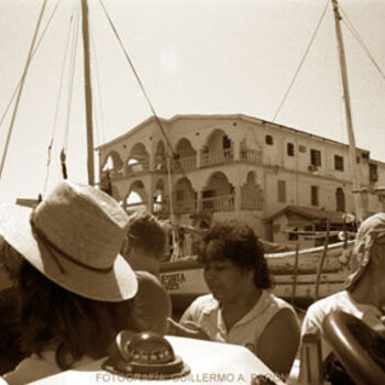 「hacia Cayo Caulker」というタイトルの写真撮影 Guillermo Aurelio Barón Cabutによって, オリジナルのアートワーク