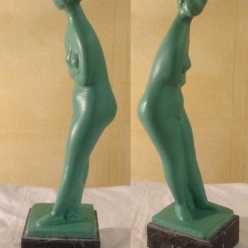 Sculpture titled "piccola donna" by Felice Vatteroni, Original Artwork, Cement